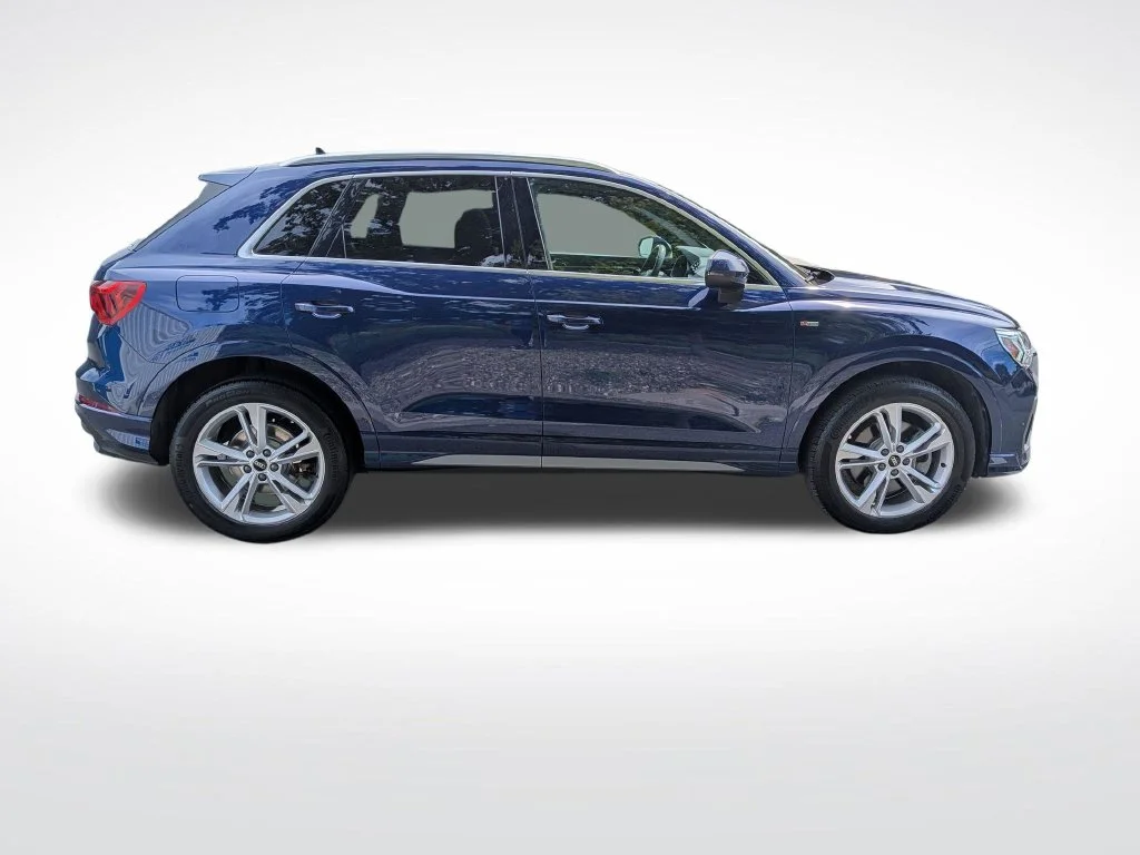 Used 2023  Audi Premium image 2