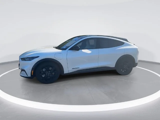 Used 2023 White Ford Premium image 4