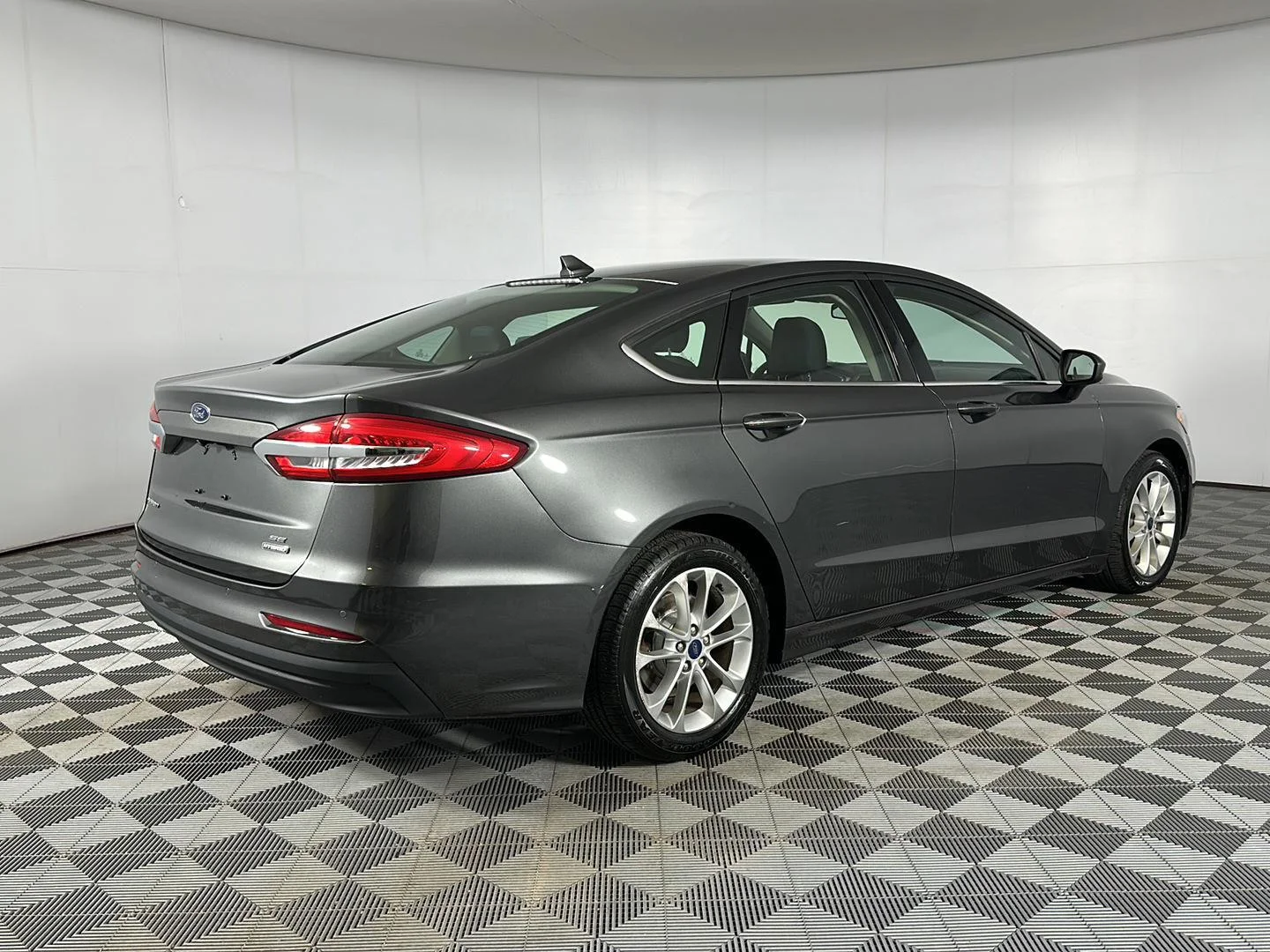 Used 2020 Magnetic Ford SE image 21