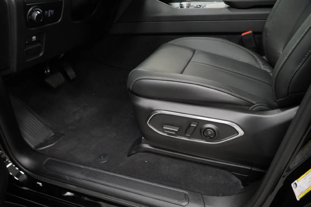 New 2027 High Gloss Black Paint Jeep  image 30