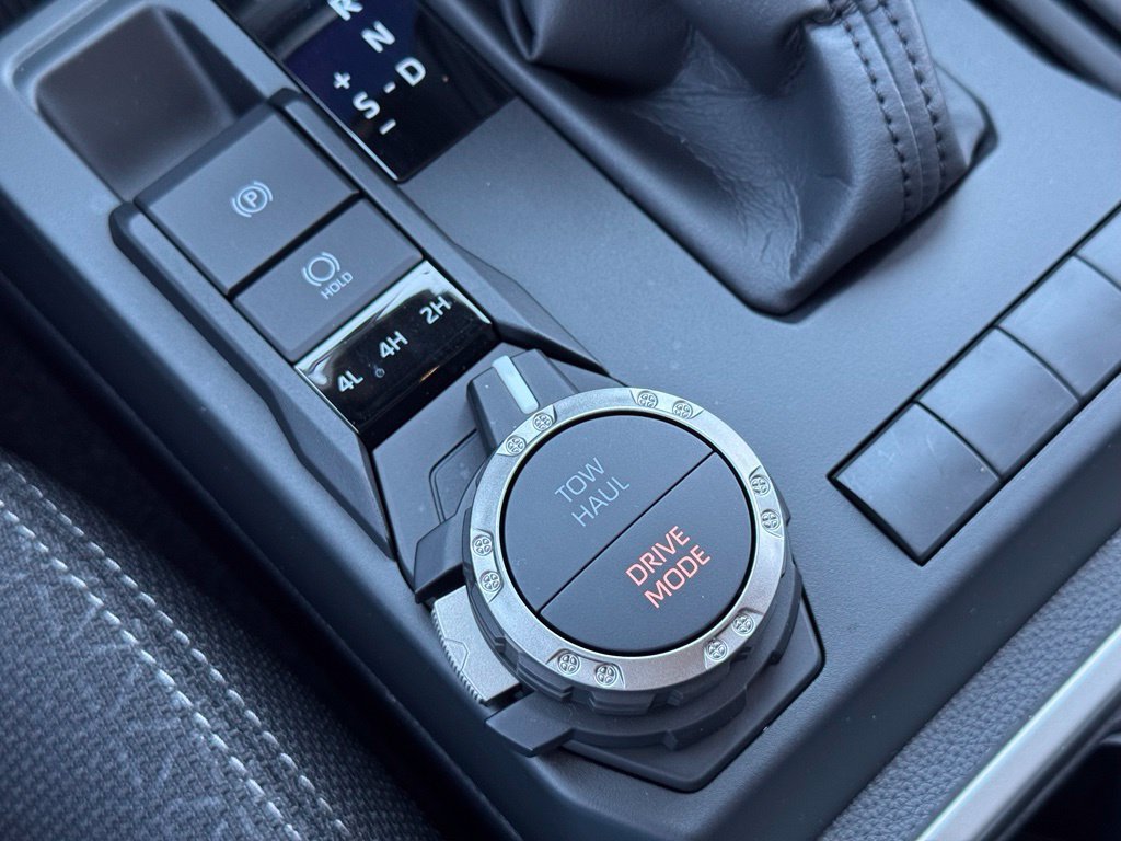 Used 2025  Toyota SR5 image 31
