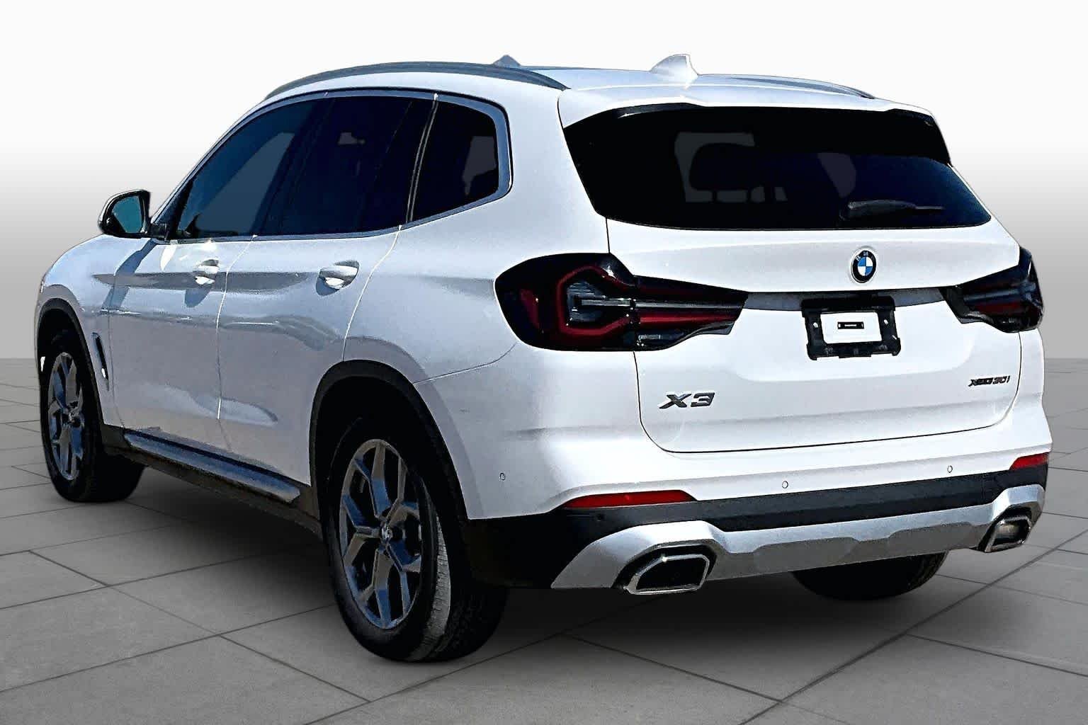 Used 2024 Mineral White Metallic BMW xDrive30i image 9
