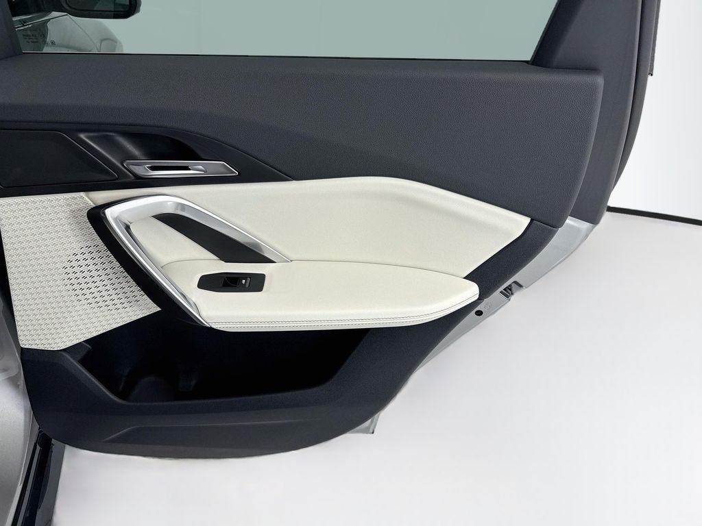 New 2027 Space Silver Metallic BMW xDrive28i image 26