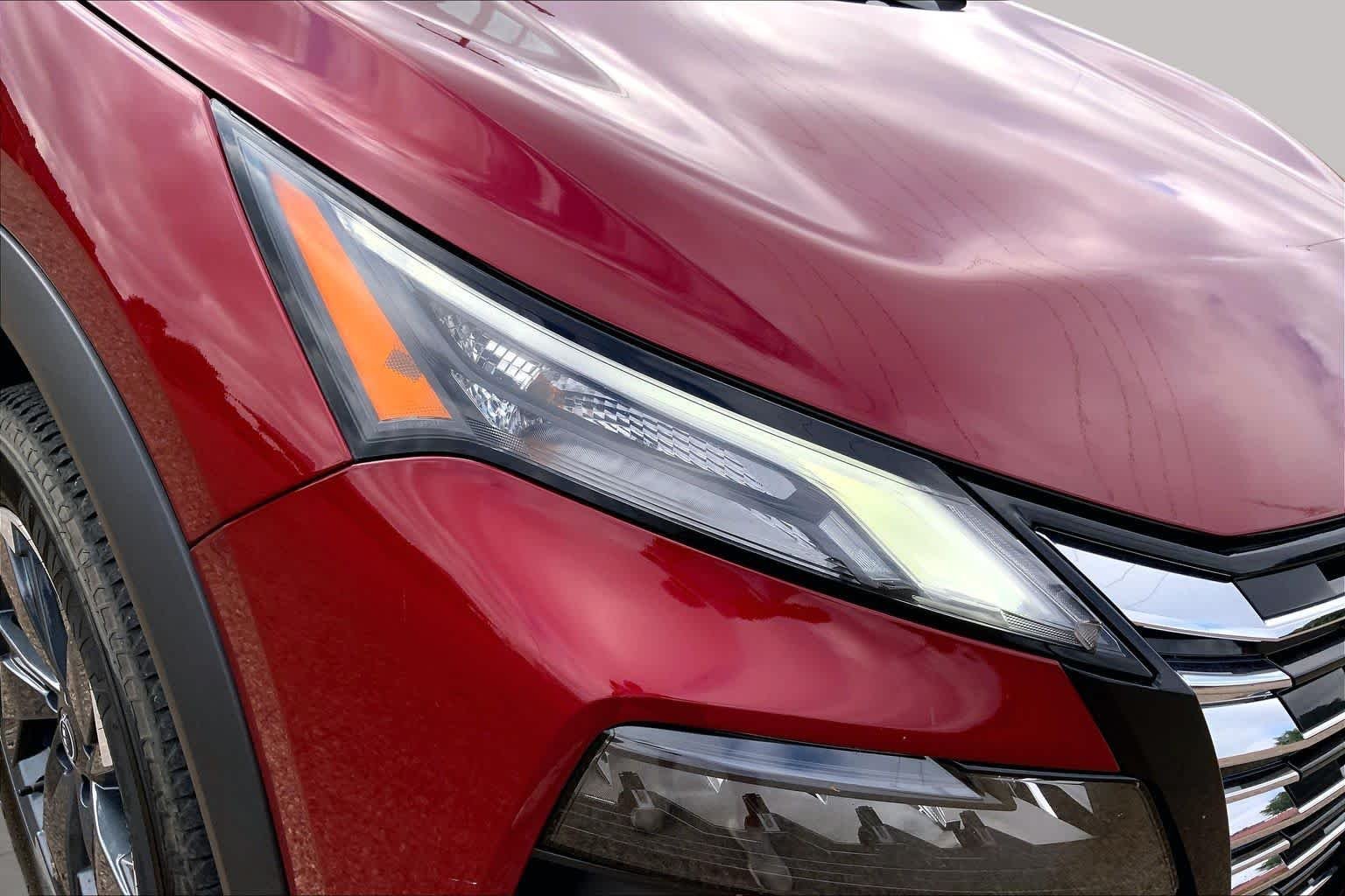 Used 2025 Scarlet Ember Tintcoat Nissan SV image 28