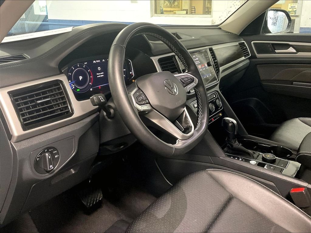 Used 2023 Gray Volkswagen 2.0T SE w/Technology image 8
