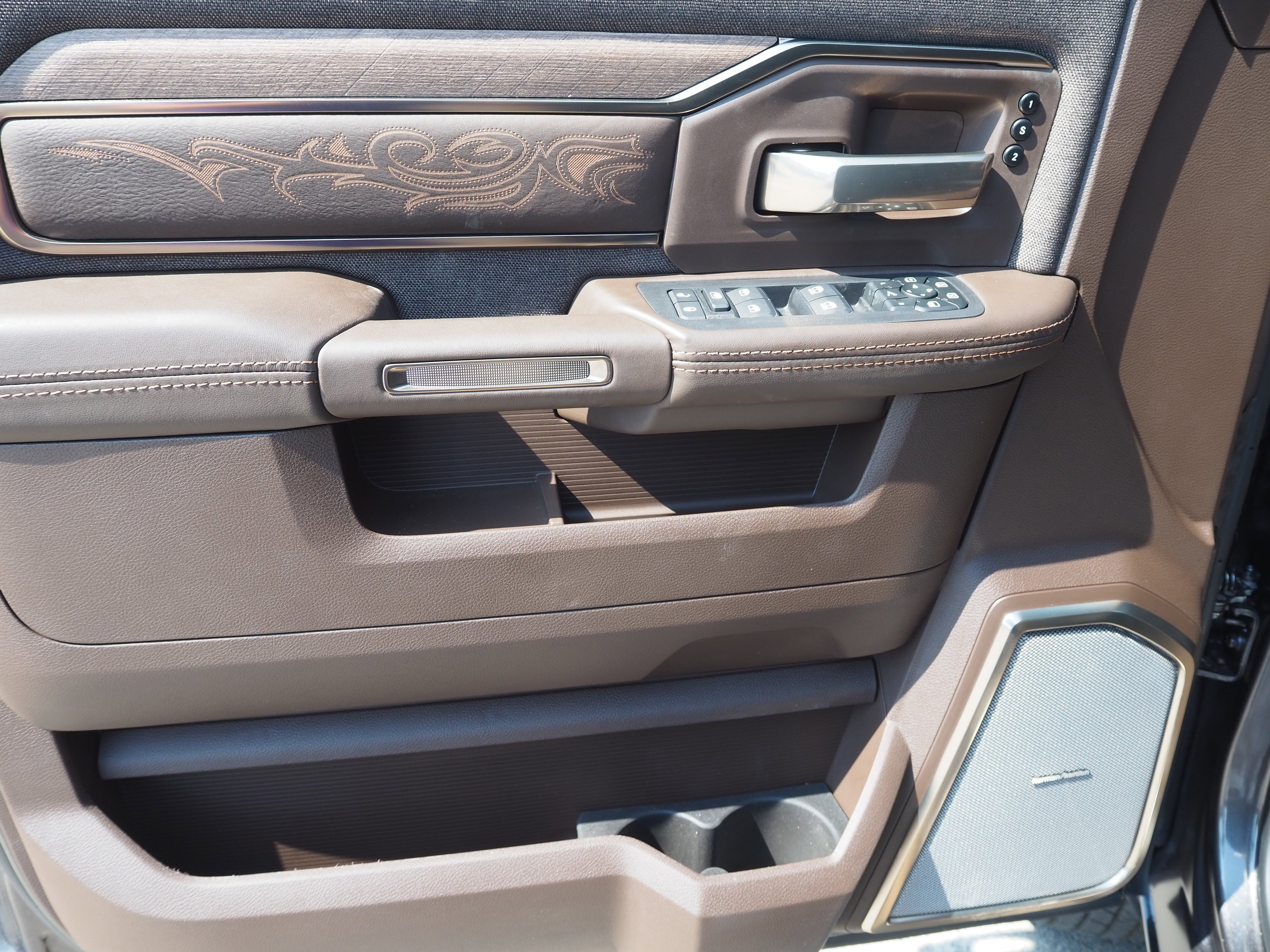 New 2026 Granite Crystal Metallic Clear-Coat Exterior Paint RAM Longhorn image 28