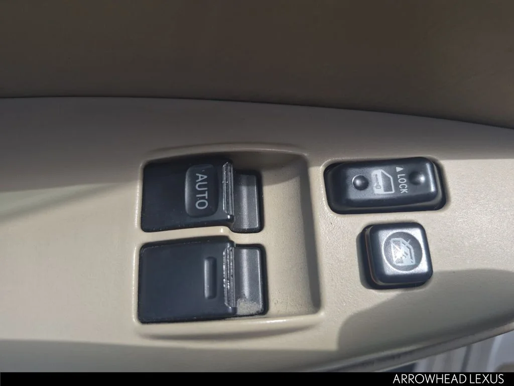 Used 2006 White Toyota SLE image 15