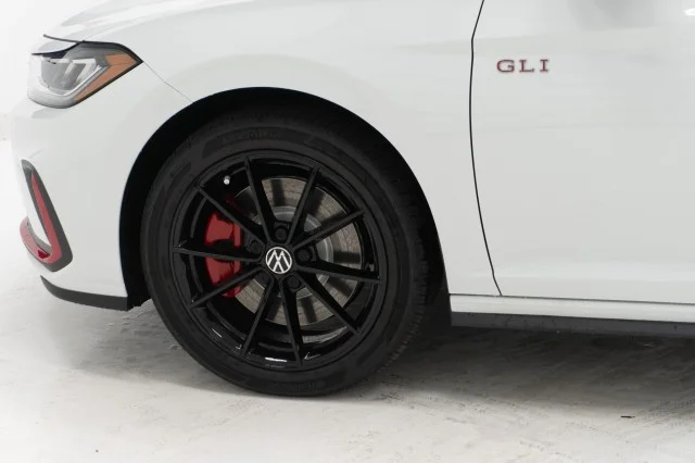 2027 Volkswagen Jetta GLI Autobahn - Photo 11