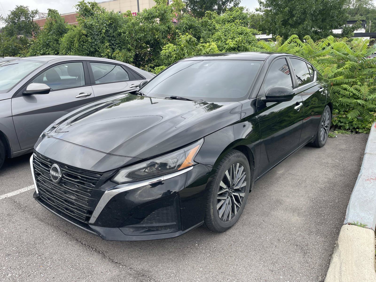 Used 2023 Super Black Nissan 2.5 SV image 3