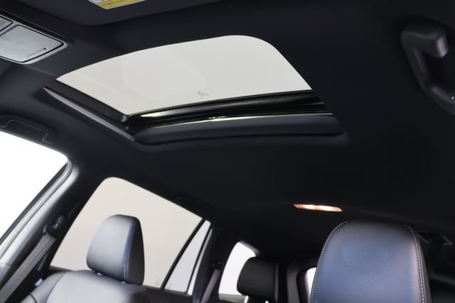 Used 2023 White Honda EX-L image 19