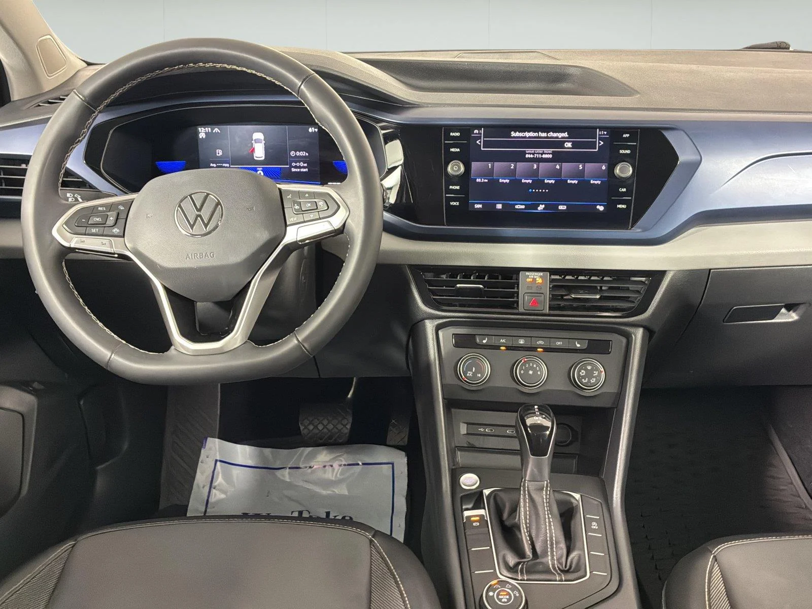 Used 2022 Pure White Volkswagen SE image 17