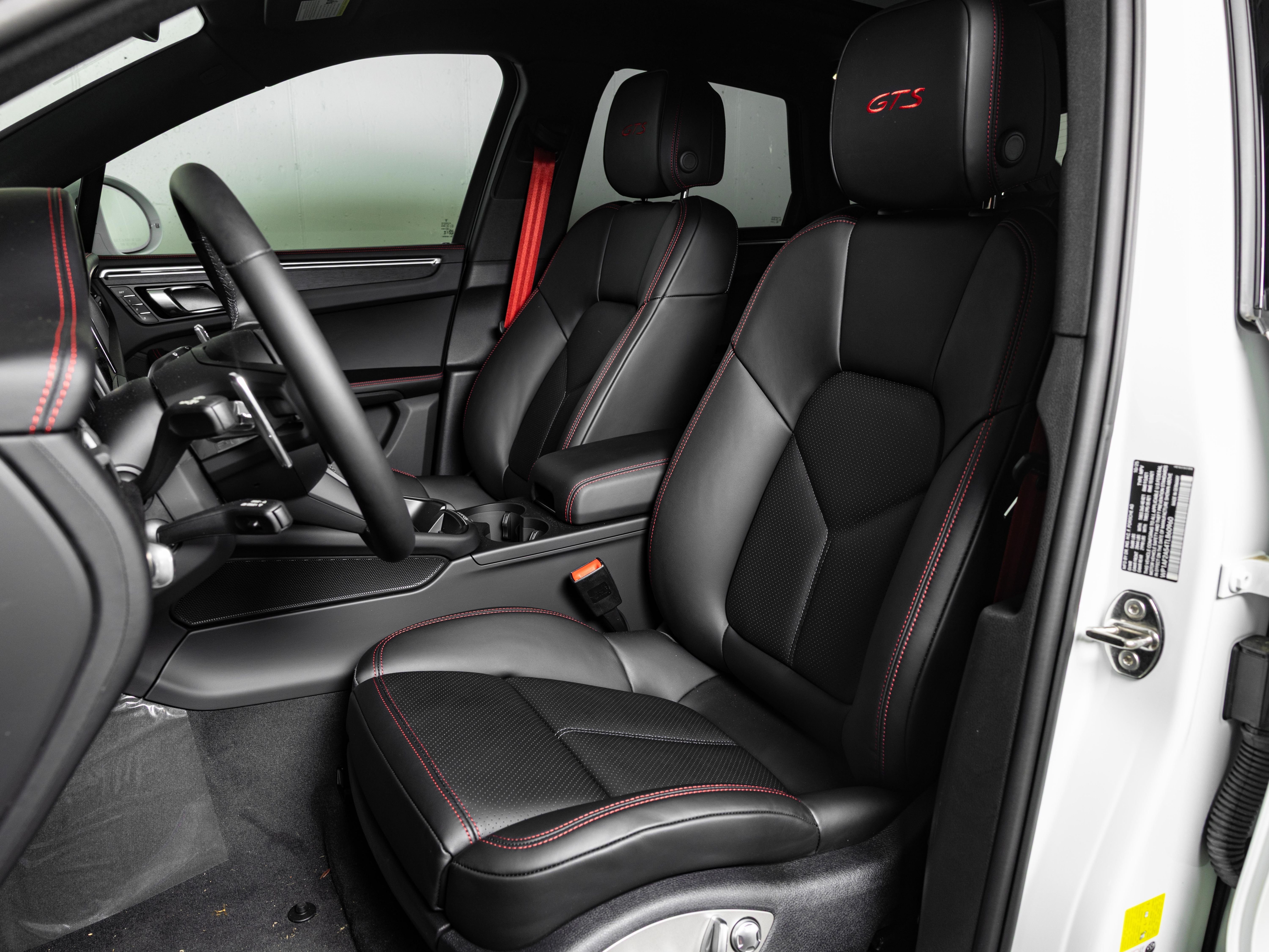 2026 Porsche Macan GTS - Photo 6