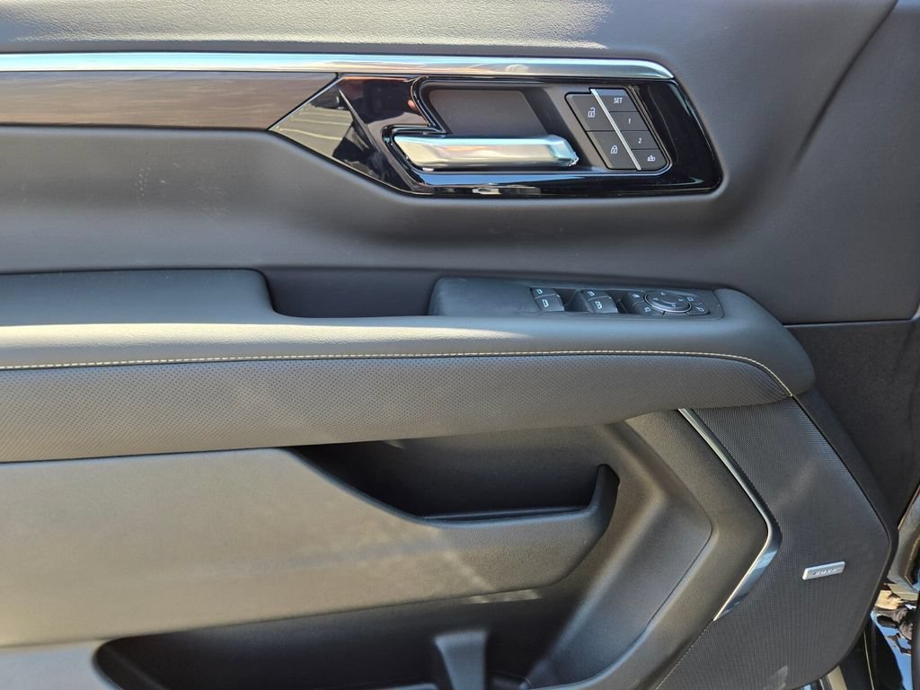 2026 Chevrolet Suburban Premier - Photo 11