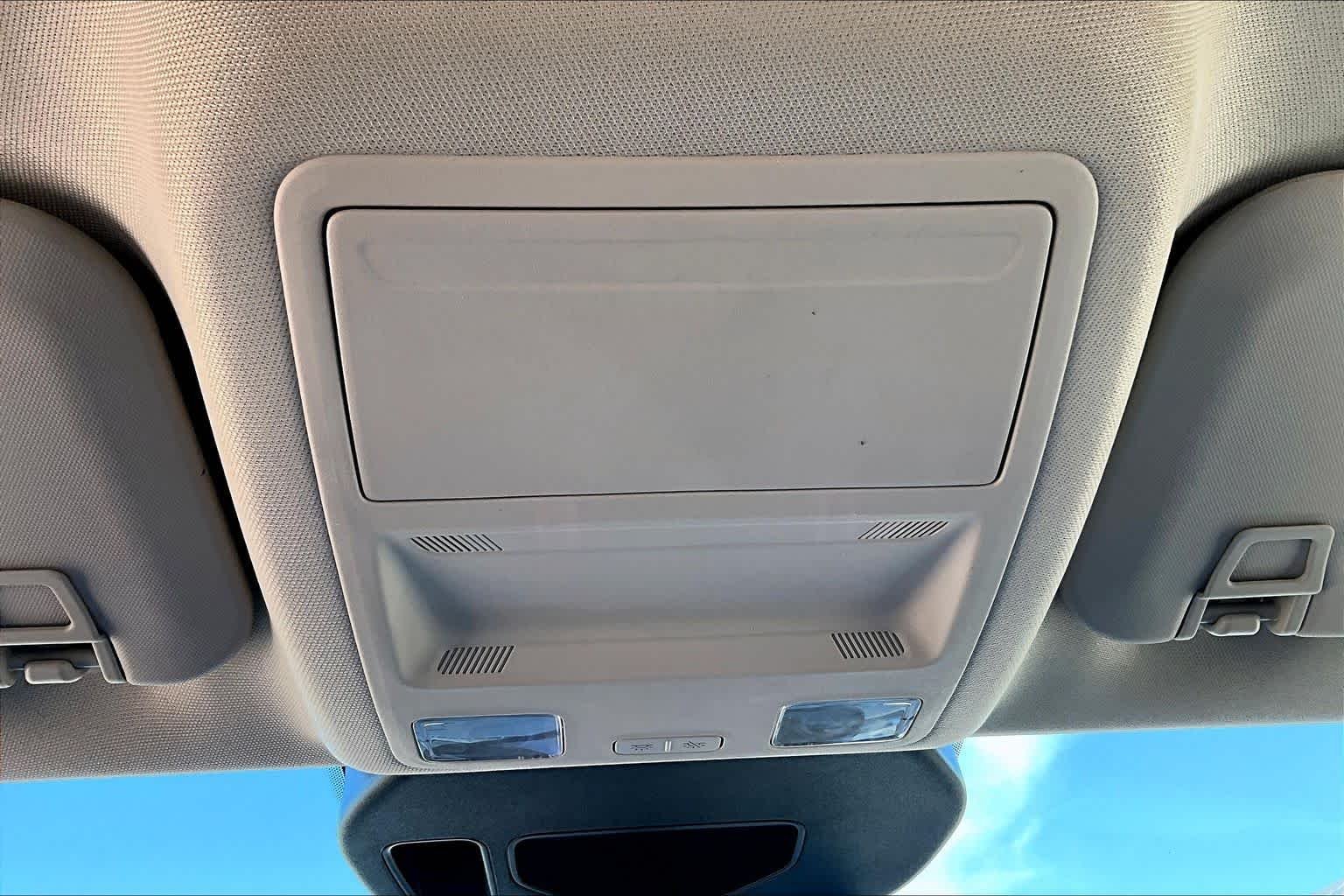 Used 2020 Velocity Blue Metallic Ford SE image 31