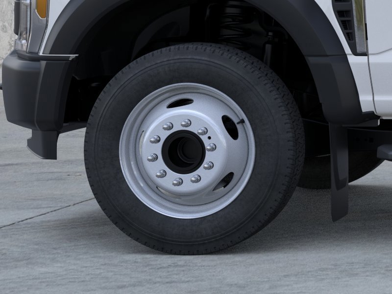 New 2025 Oxford White Ford F-550® XL image 19