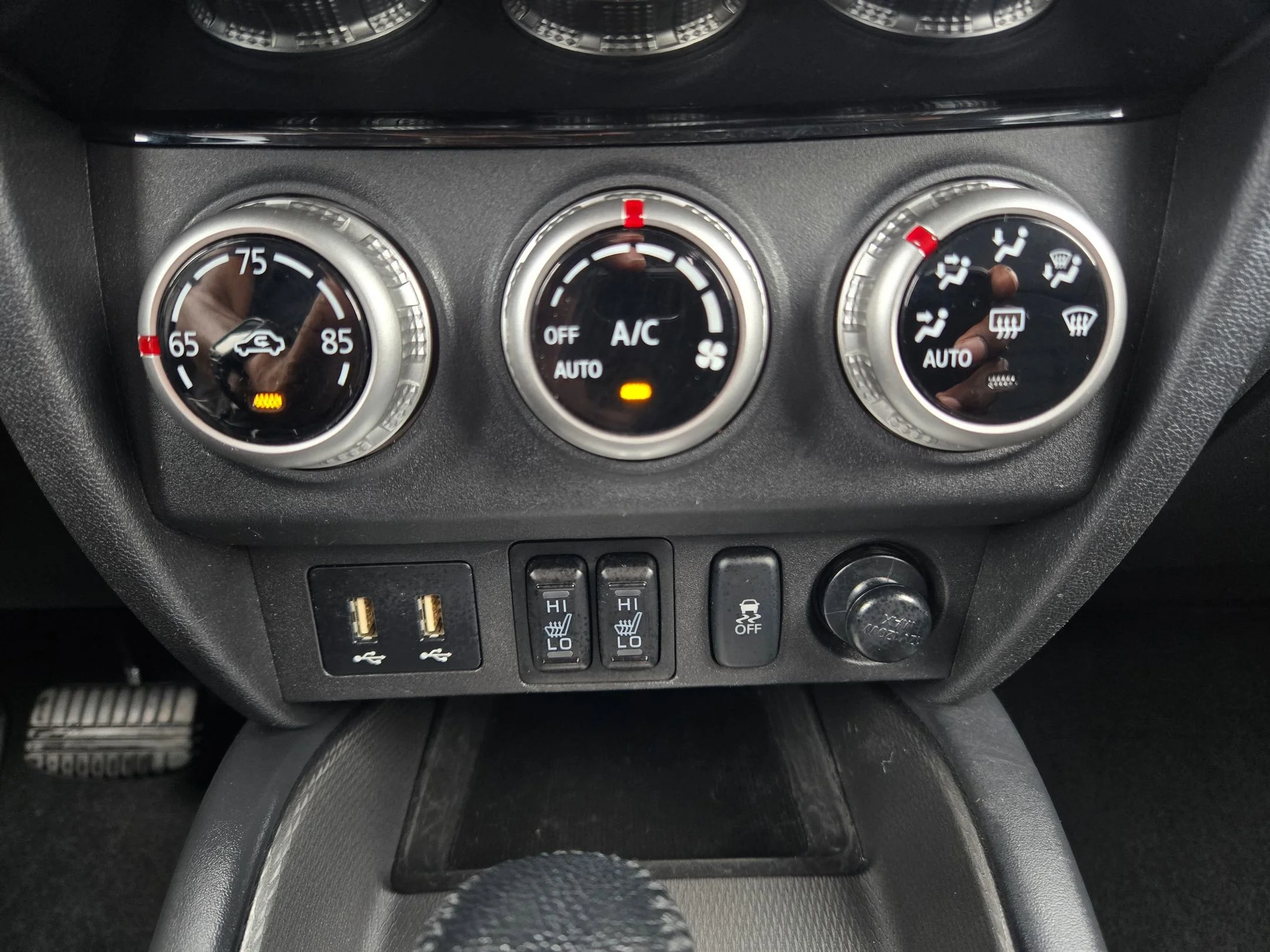 Used 2024  Mitsubishi SE image 29