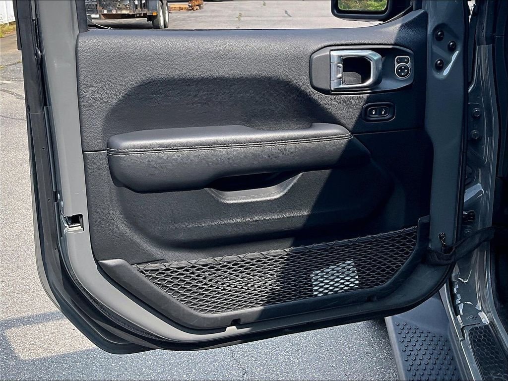Used 2021 Sting-Gray Clearcoat Jeep Unlimited Sahara image 9