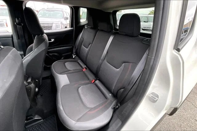 Used 2023 White Jeep Trailhawk image 19
