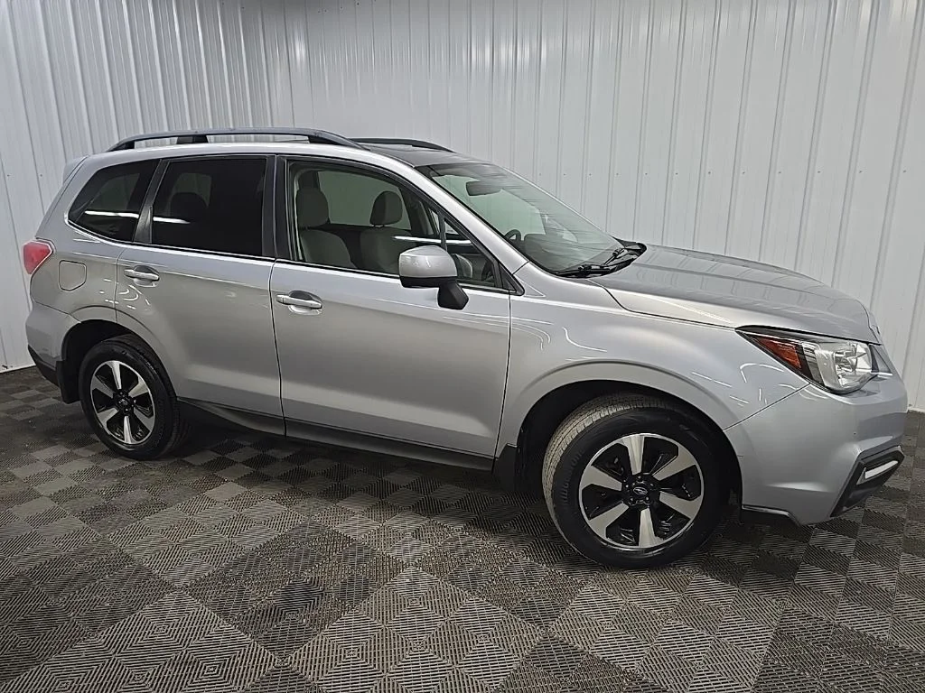 Used 2017 Ice Silver Metallic Subaru 2.5i Premium image 1