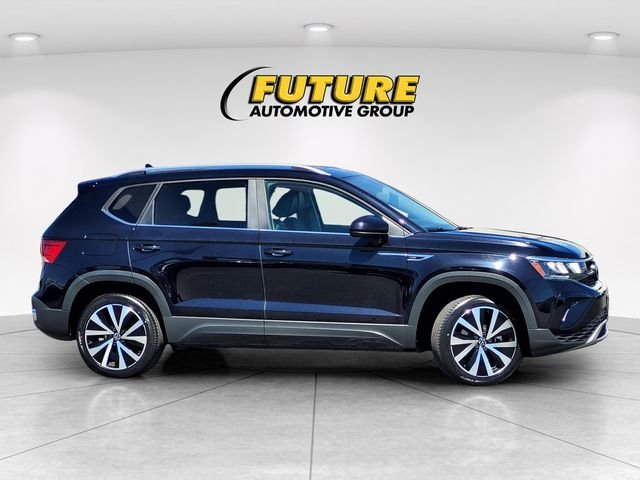 Used 2022 Black Volkswagen 1.5T SE image 3