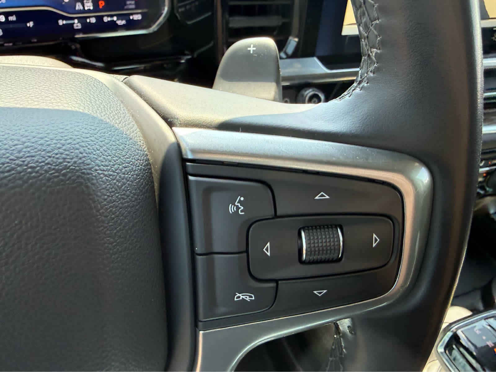 Used 2025 Summit White Chevrolet LT Trail Boss image 24