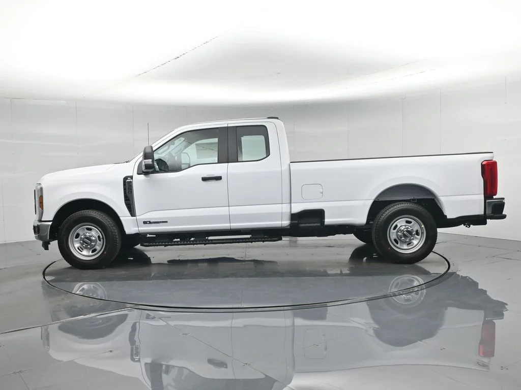 New 2026 Oxford White Ford XL image 27