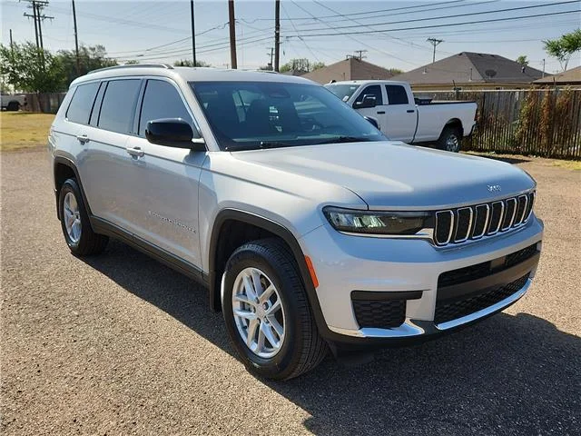 Used 2025 Silver Jeep Laredo 4x4 image 6