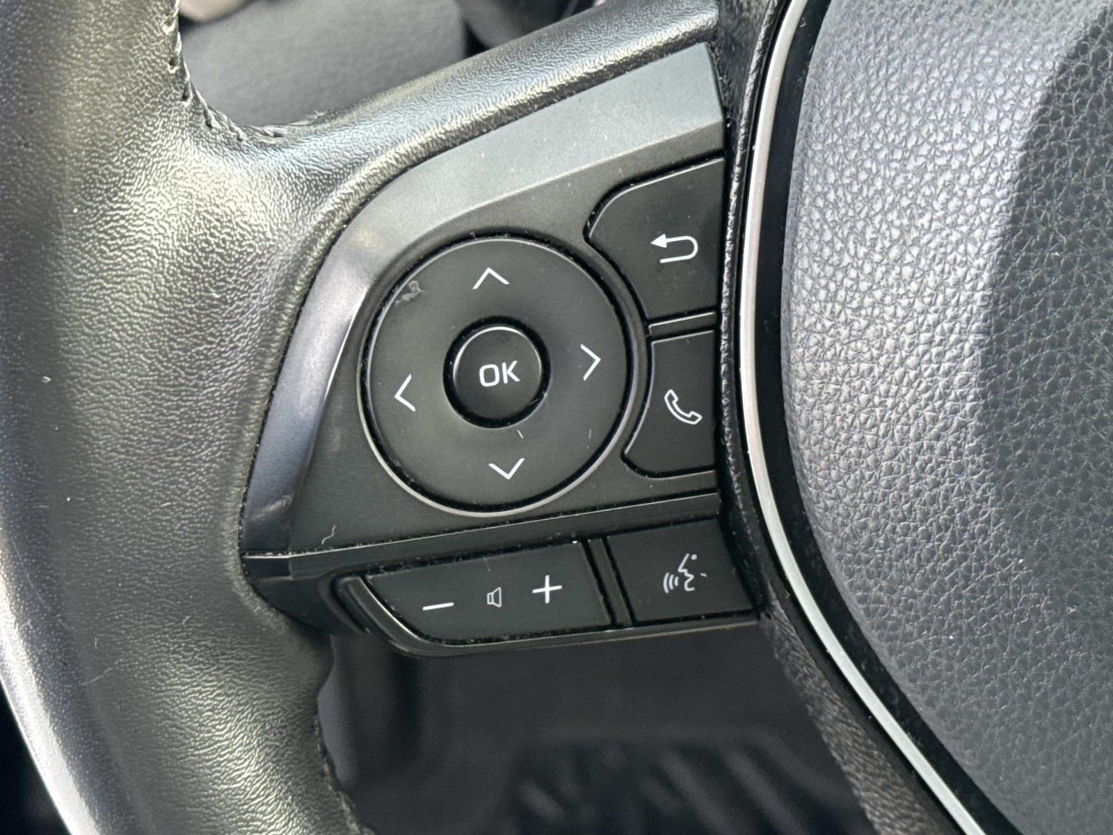 Used 2021 Silver Sky Metallic Toyota XLE Premium image 23