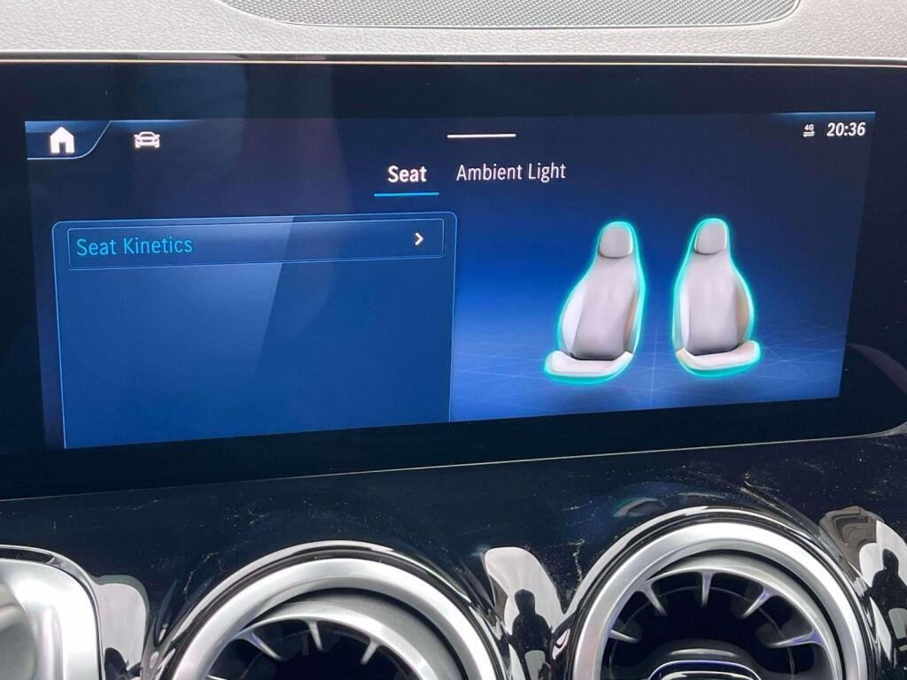 New 2026 Polar White Mercedes-Benz GLB 250 image 23