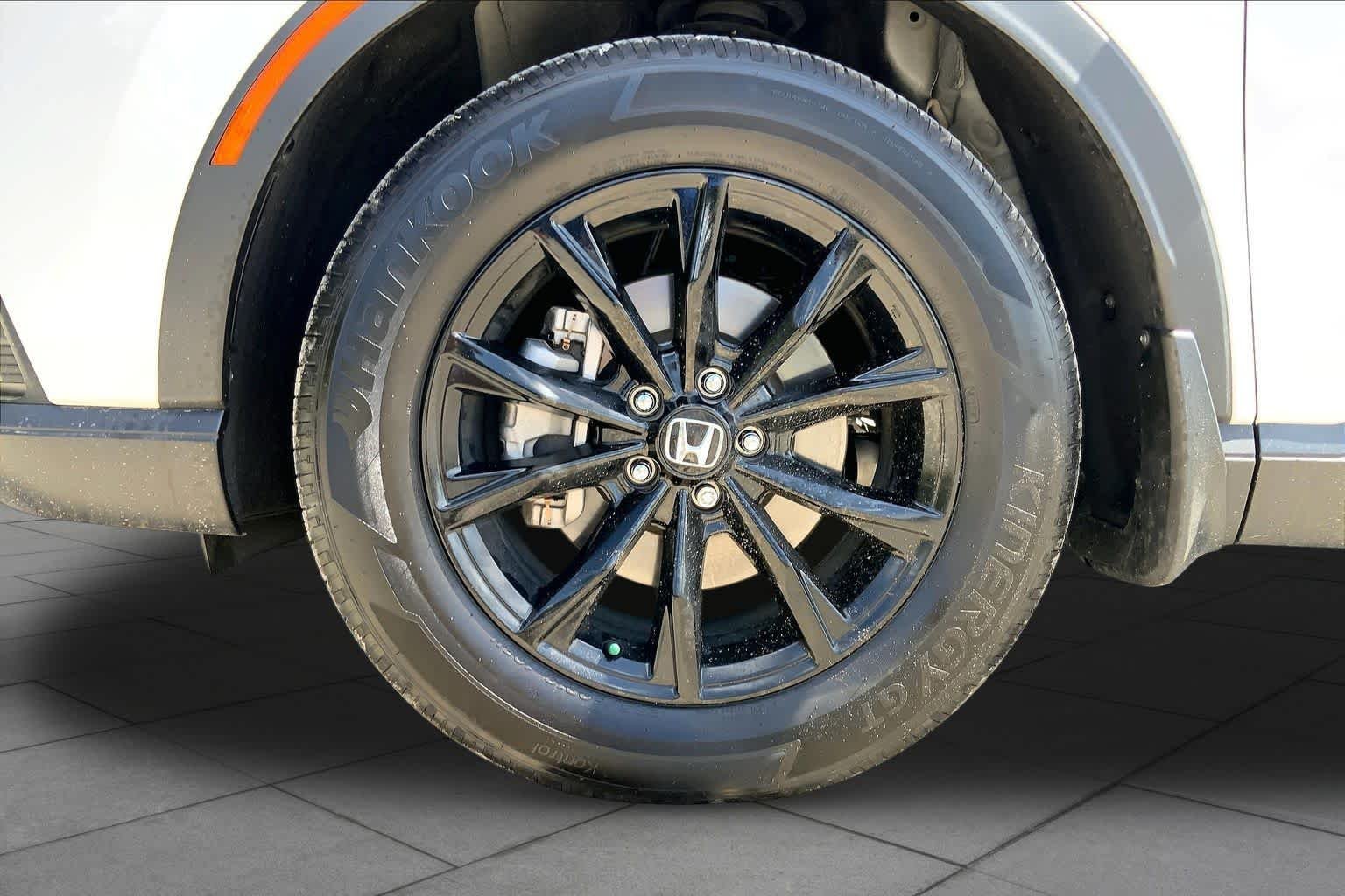 Used 2025 Platinum White Pearl Honda Sport image 11