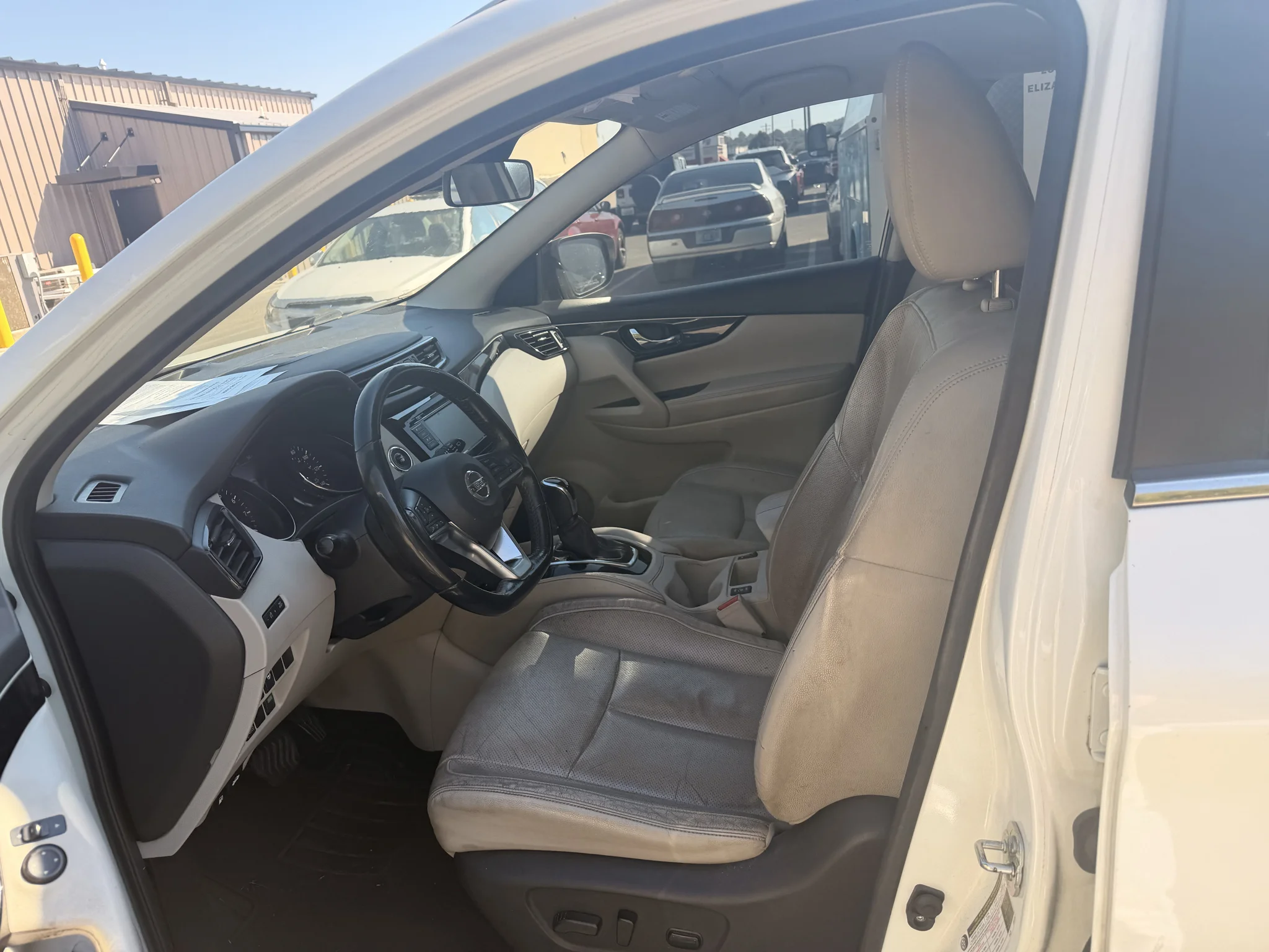 Used 2019 Pearl White Tricoat Nissan SL image 6
