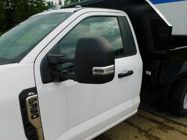 2024 Ford F-350 Super Duty Chassis Cab XL - Photo 11