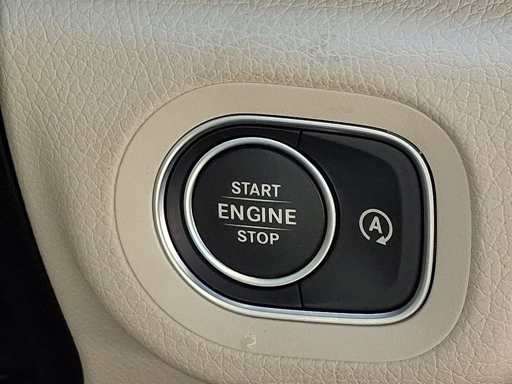 Certified Used 2025 Polar White Mercedes-Benz GLE 450 image 24