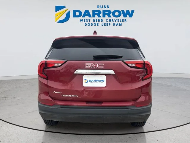 Used 2018 Red GMC SLE image 4