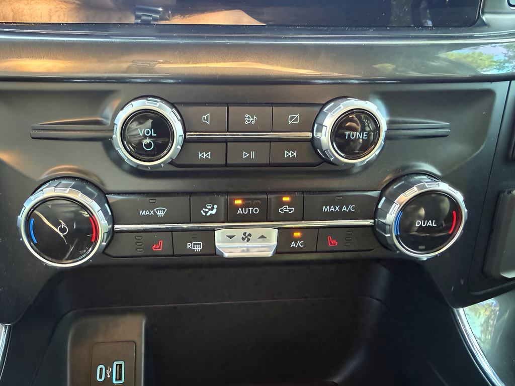Used 2023 Blue Ford XLT image 28