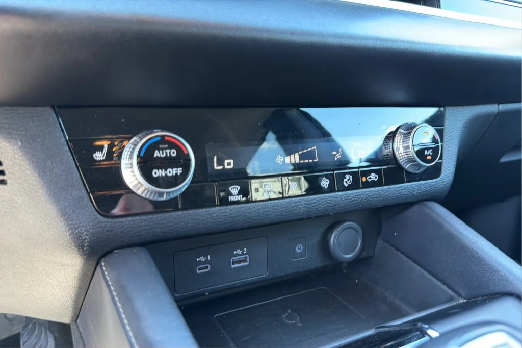 Used 2024 Black Mitsubishi SE image 29