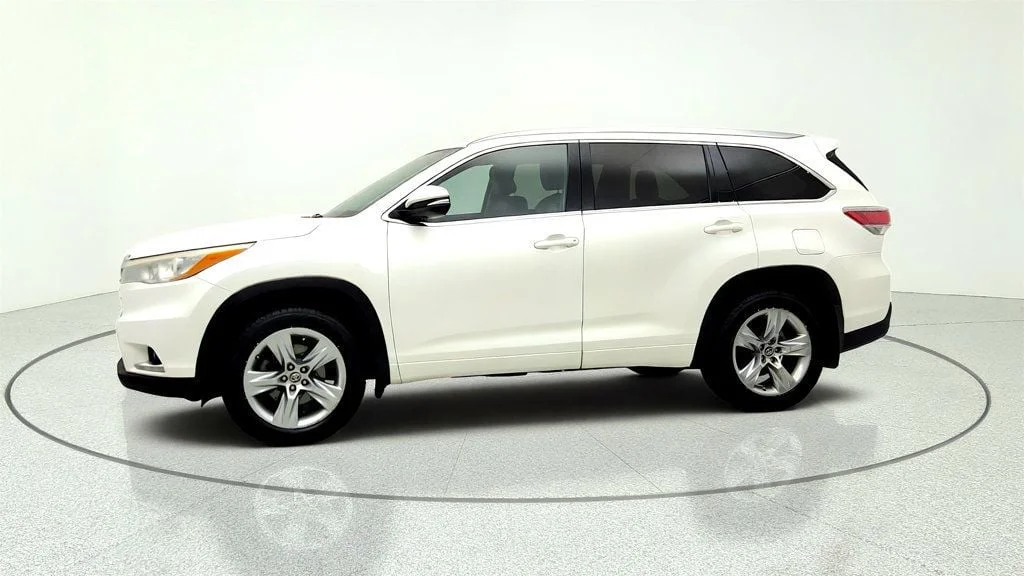 Used 2016 Blizzard Pearl Toyota AWD 4dr V6 Limited w/ Driver Tech & Rear Entertainment image 8