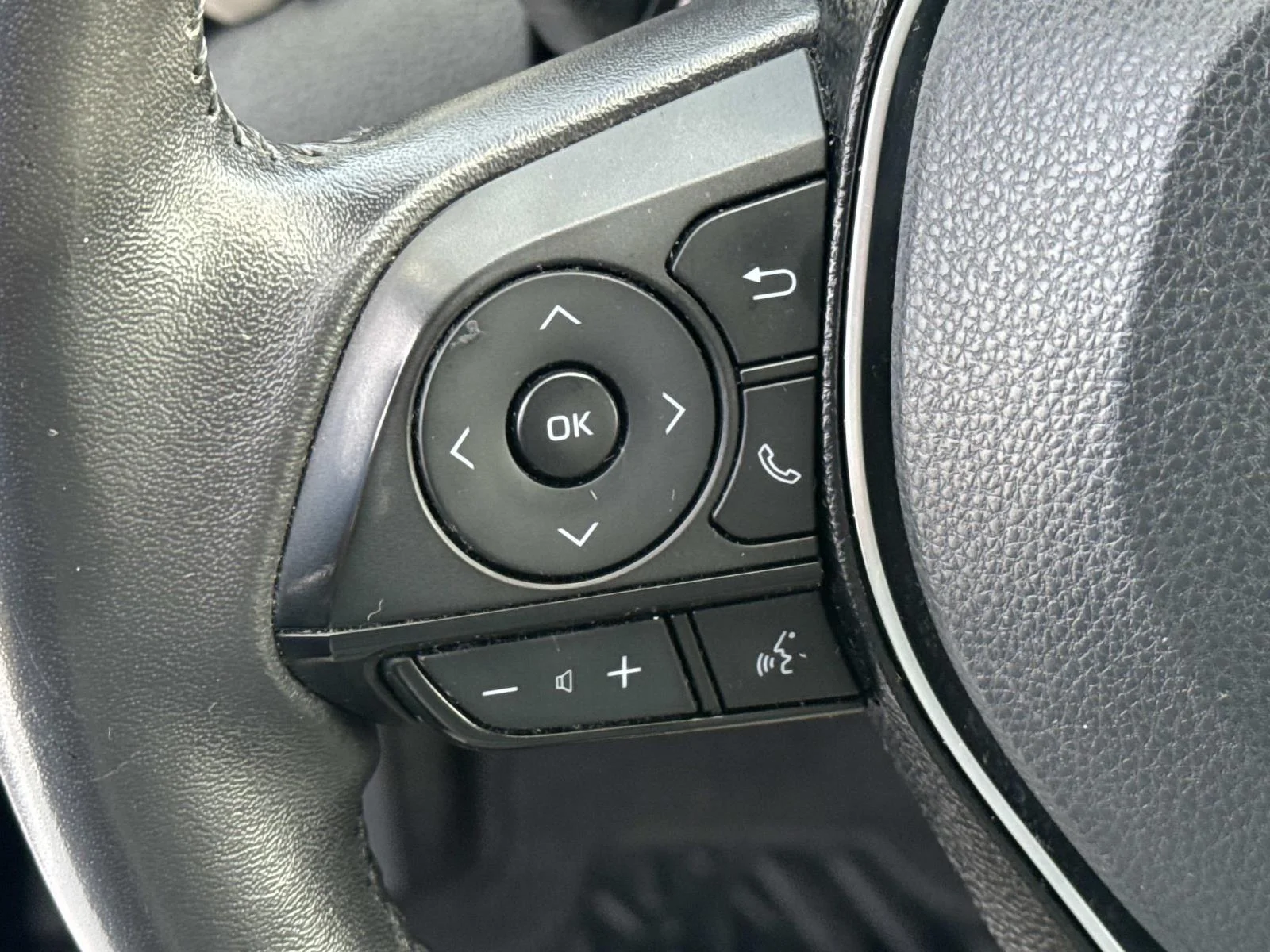 Used 2021 Silver Sky Metallic Toyota XLE Premium image 23