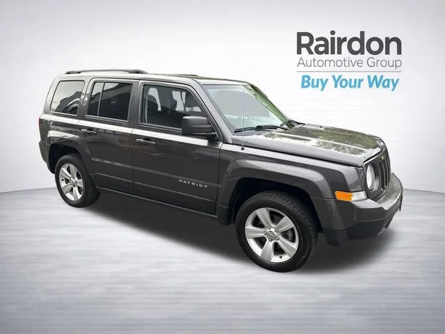 Used 2014 Granite Crystal Metallic Clearcoat Jeep Latitude image 1