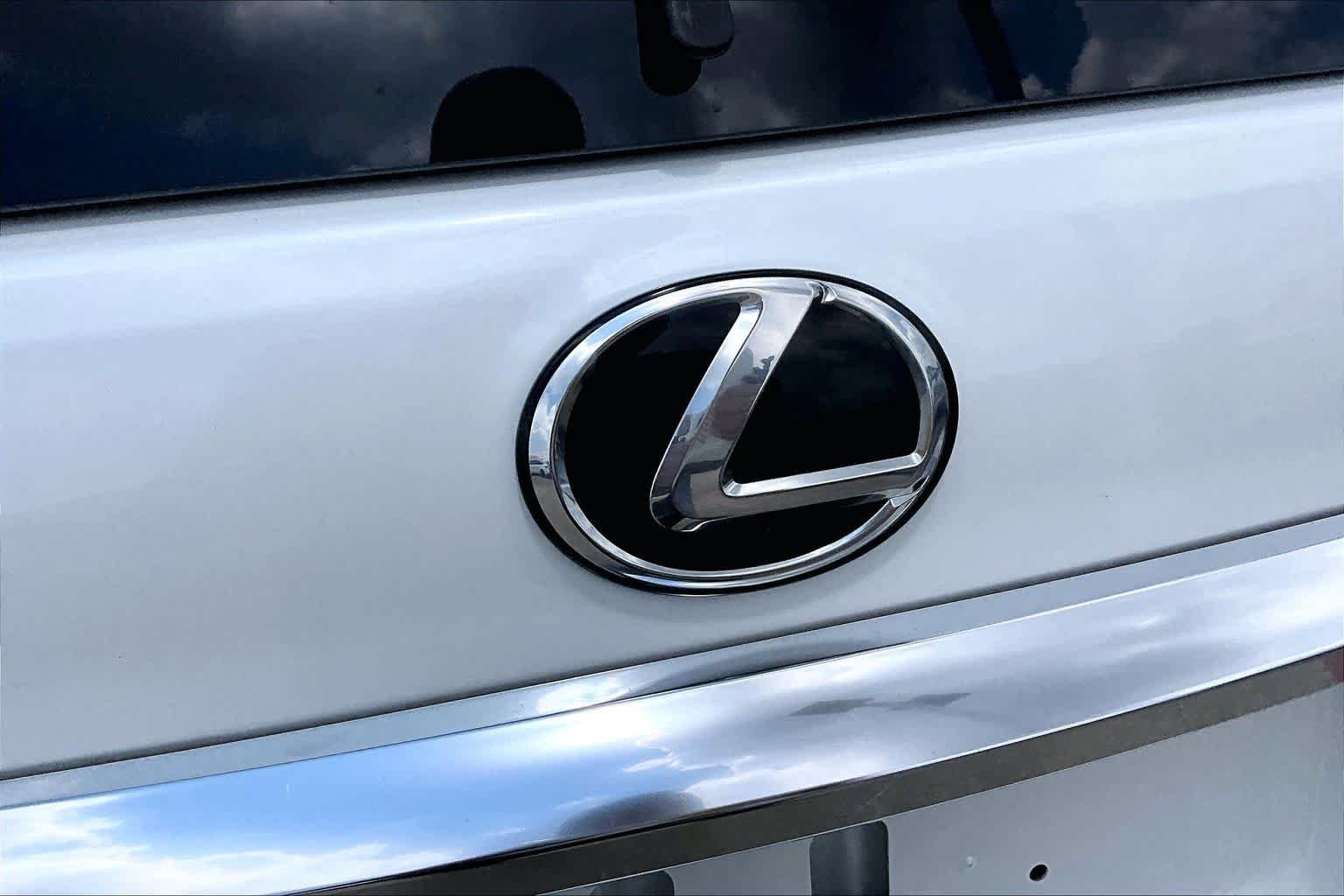 Used 2020 Starfire Pearl Lexus Premium image 31