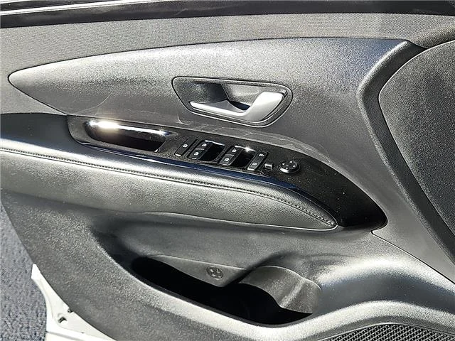 Used 2022 Silver Hyundai SEL Front-wheel Drive image 14