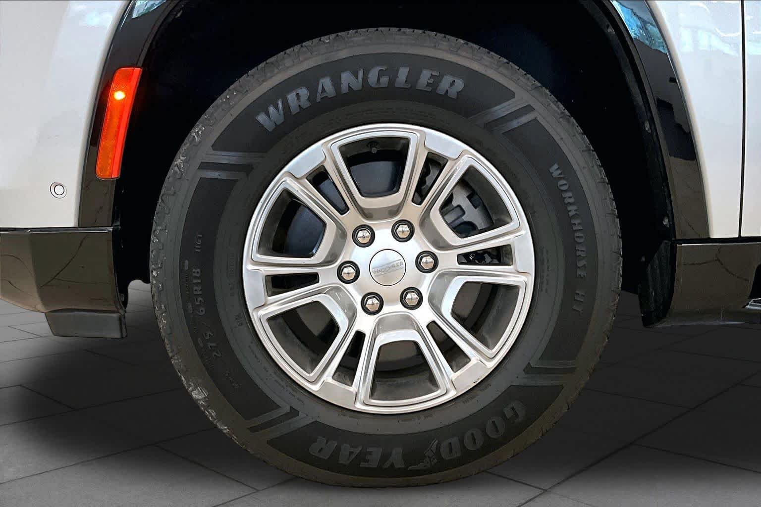 Used 2023 Silver Zynith Jeep  image 10