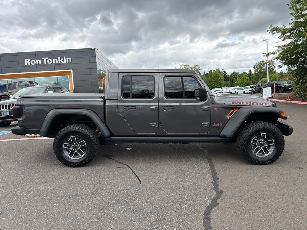 Used 2025 Granite Crystal Metallic Clearcoat Jeep Mojave image 8