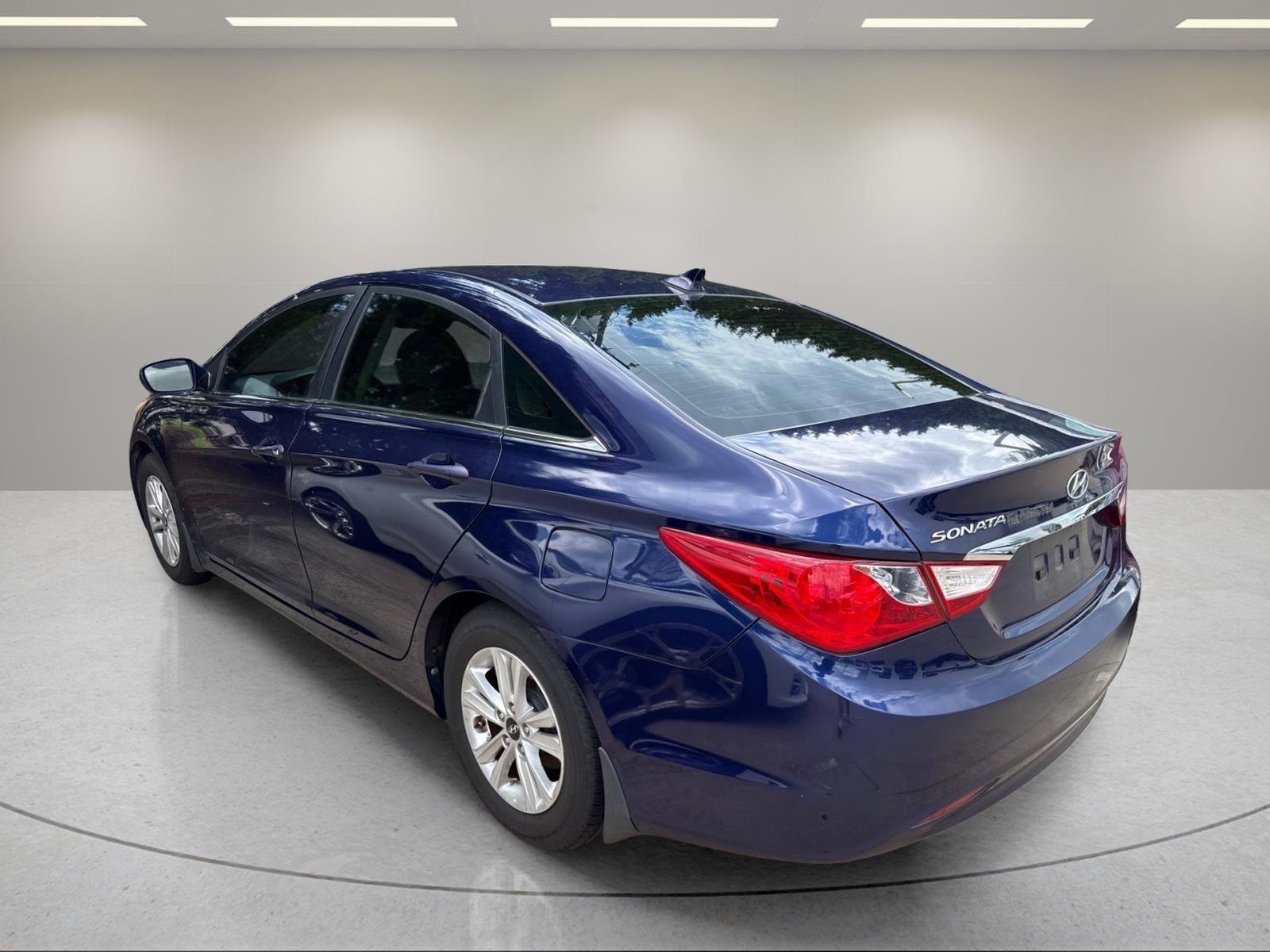 Used 2011 Pacific Blue Pearl Hyundai GLS image 6