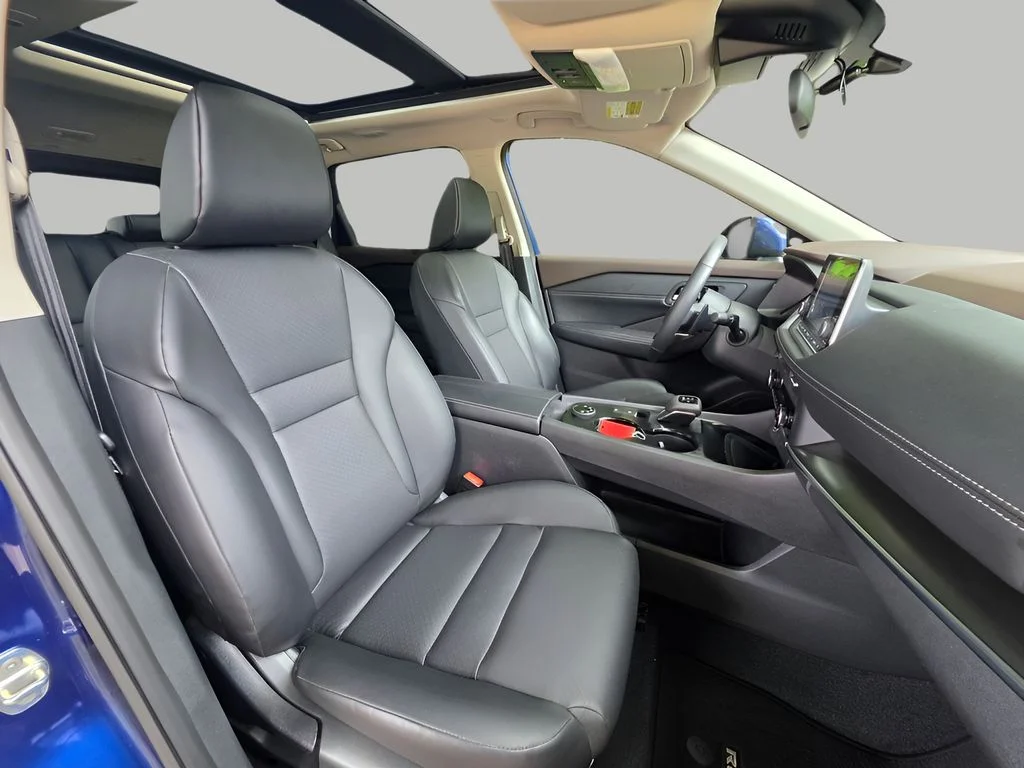 Used 2023 Caspian Blue Metallic Nissan SV image 11