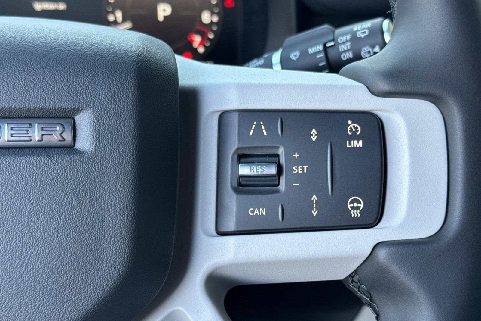 New 2026 Tasman Blue LAND ROVER X-Dynamic SE image 29