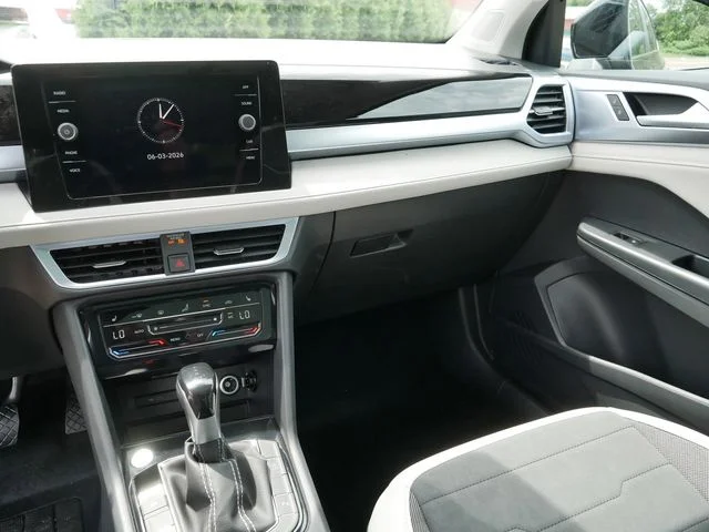 New 2026 Black Volkswagen 1.5T SE image 10