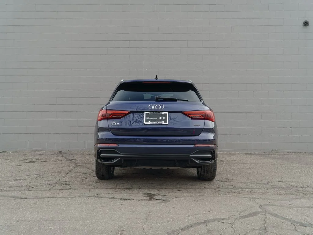 Used 2022  Audi  image 6
