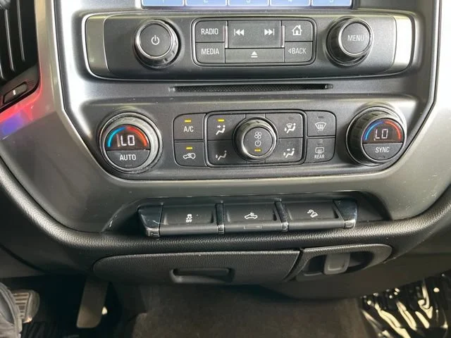 Used 2018 Silver Ice Metallic Chevrolet LT image 28