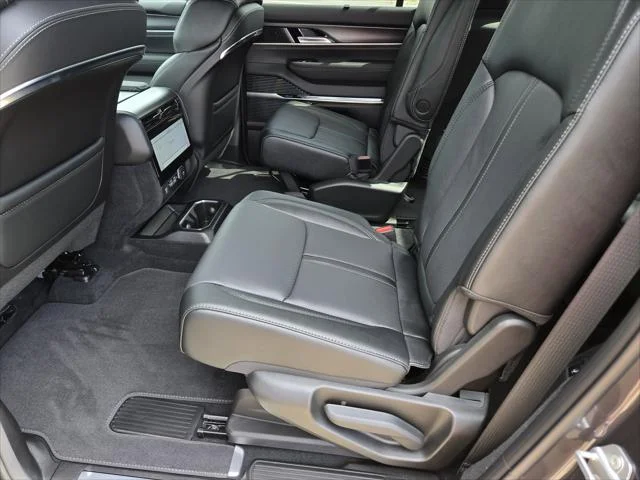 New 2026 Baltic-Gray Metallic Clear-Coat Exterior Paint Jeep Summit Obsidian image 19